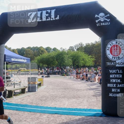 08.09.2024 - Stadtparktriathlon Luisa Fischer http://msf.ph/oto/7037340 08.09.2024 11:53:35 Ziel 394, 401, 415 meine-sportfotos.de