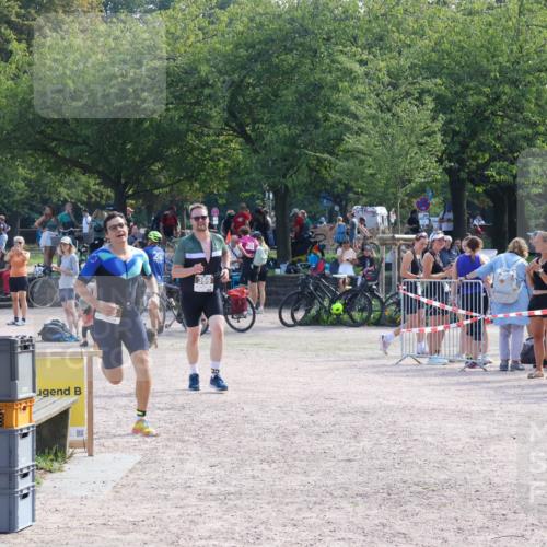 08.09.2024 - Stadtparktriathlon Luisa Fischer http://msf.ph/oto/7037358 08.09.2024 11:54:29 Ziel 369, 493 meine-sportfotos.de