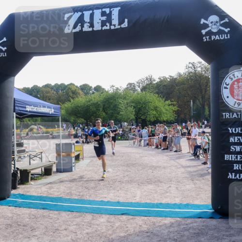 08.09.2024 - Stadtparktriathlon Luisa Fischer http://msf.ph/oto/7037363 08.09.2024 11:54:30 Ziel 369, 493 meine-sportfotos.de