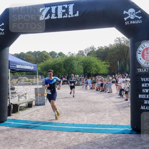 08.09.2024 - Stadtparktriathlon Luisa Fischer http://msf.ph/oto/7037365 08.09.2024 11:54:31 Ziel 369, 493 meine-sportfotos.de