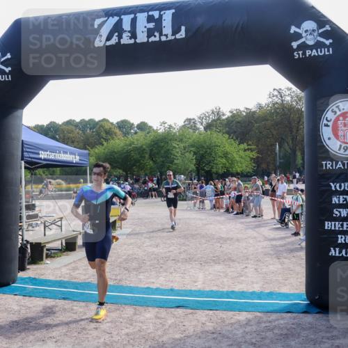 08.09.2024 - Stadtparktriathlon Luisa Fischer http://msf.ph/oto/7037366 08.09.2024 11:54:31 Ziel 369, 493 meine-sportfotos.de