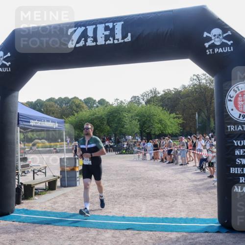 08.09.2024 - Stadtparktriathlon Luisa Fischer http://msf.ph/oto/7037374 08.09.2024 11:54:34 Ziel 369, 493 meine-sportfotos.de