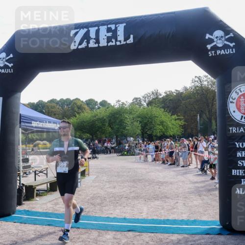 08.09.2024 - Stadtparktriathlon Luisa Fischer http://msf.ph/oto/7037376 08.09.2024 11:54:34 Ziel 369, 493 meine-sportfotos.de