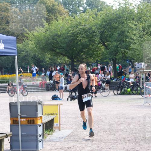 08.09.2024 - Stadtparktriathlon Luisa Fischer http://msf.ph/oto/7037379 08.09.2024 11:54:52 Ziel 537 meine-sportfotos.de