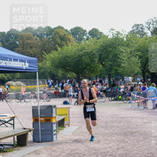08.09.2024 - Stadtparktriathlon Luisa Fischer http://msf.ph/oto/7037380 08.09.2024 11:54:53 Ziel 537 meine-sportfotos.de