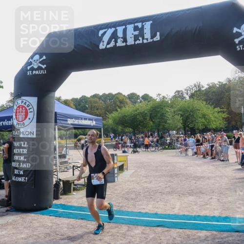 08.09.2024 - Stadtparktriathlon Luisa Fischer http://msf.ph/oto/7037386 08.09.2024 11:54:54 Ziel 537 meine-sportfotos.de