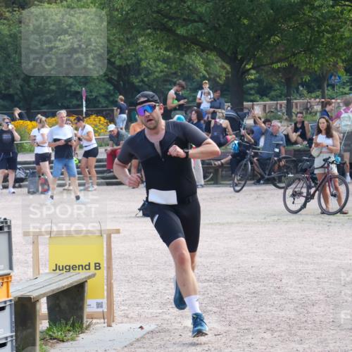 08.09.2024 - Stadtparktriathlon Luisa Fischer http://msf.ph/oto/7037387 08.09.2024 11:58:03 Ziel 546 meine-sportfotos.de