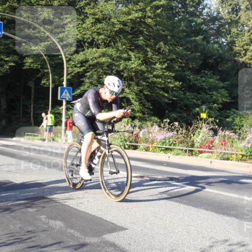 08.09.2024 - Stadtparktriathlon Zöllner http://msf.ph/oto/7038861 08.09.2024 09:04:59 Radfahren 27, 74, 121, 124 meine-sportfotos.de