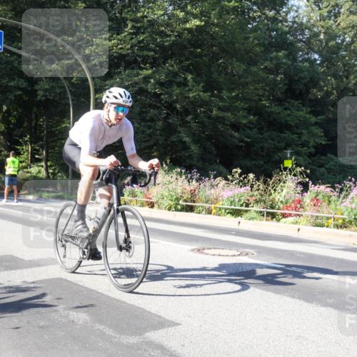 08.09.2024 - Stadtparktriathlon Zöllner http://msf.ph/oto/7043104 08.09.2024 10:39:03 Radfahren 384, 426, 447, 450 meine-sportfotos.de