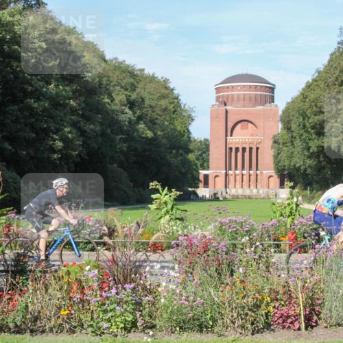 08.09.2024 - Stadtparktriathlon Zöllner http://msf.ph/oto/7043183 08.09.2024 10:38:59 Radfahren 320, 384, 402, 419, 434, 447, 450 meine-sportfotos.de