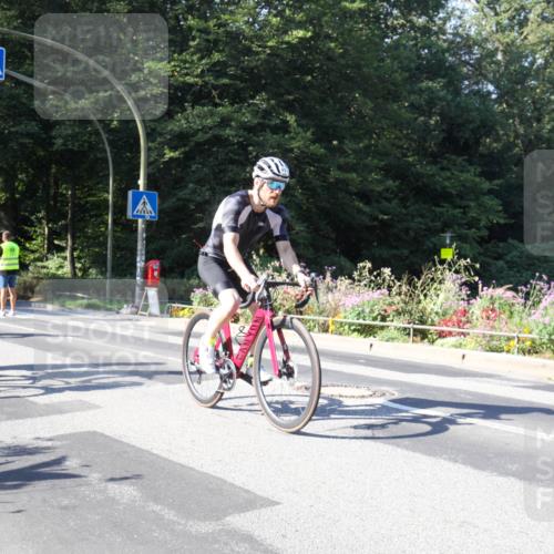08.09.2024 - Stadtparktriathlon Zöllner http://msf.ph/oto/7043227 08.09.2024 10:41:39 Radfahren 251, 391, 401, 411 meine-sportfotos.de