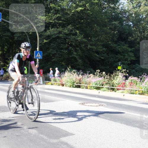 08.09.2024 - Stadtparktriathlon Zöllner http://msf.ph/oto/7043266 08.09.2024 10:42:30 Radfahren 43, 284, 311, 321, 322, 329, 360 meine-sportfotos.de