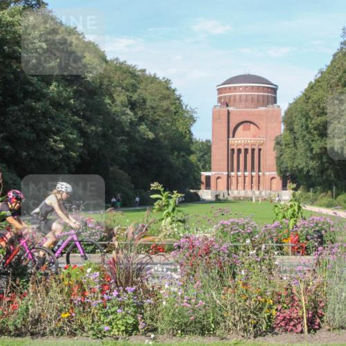 08.09.2024 - Stadtparktriathlon Zöllner http://msf.ph/oto/7043354 08.09.2024 10:42:26 Radfahren 43, 311, 322, 329, 373 meine-sportfotos.de