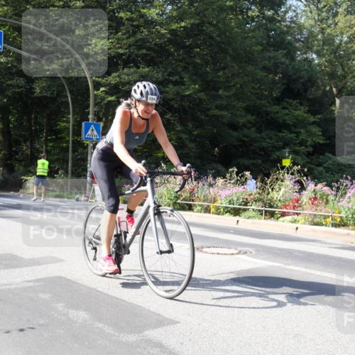 08.09.2024 - Stadtparktriathlon Zöllner http://msf.ph/oto/7045477 08.09.2024 11:41:55 Radfahren 584, 672, 711 meine-sportfotos.de