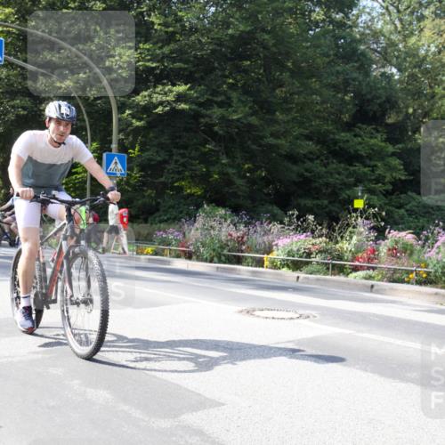 08.09.2024 - Stadtparktriathlon Zöllner http://msf.ph/oto/7046461 08.09.2024 12:14:06 Radfahren 753, 760 meine-sportfotos.de