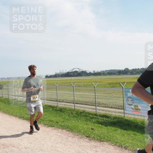 08.09.2024 - Airport Race Miley Keyser http://msf.ph/oto/7049685 08.09.2024 12:15:05 Laufen 742, 74, 954 meine-sportfotos.de