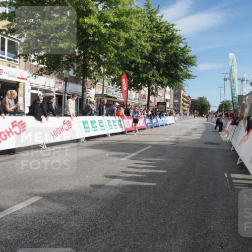 15.09.2024 - PSD Bank Halbmarathon Miley Keyser http://msf.ph/oto/7061391 15.09.2024 11:05:51 Ziel 450, 452 meine-sportfotos.de