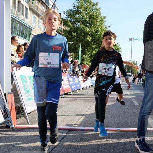15.09.2024 - PSD Bank Halbmarathon Strokosch-Dieckow http://msf.ph/oto/7064309 15.09.2024 10:25:58 Ziel 36, 54, 221, 238, 248, 298, 300 meine-sportfotos.de