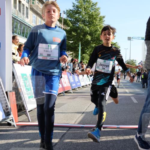 15.09.2024 - PSD Bank Halbmarathon Strokosch-Dieckow http://msf.ph/oto/7064321 15.09.2024 10:25:58 Ziel 36, 54, 221, 238, 248, 298, 300 meine-sportfotos.de