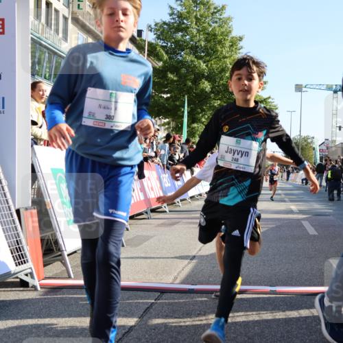 15.09.2024 - PSD Bank Halbmarathon Strokosch-Dieckow http://msf.ph/oto/7064334 15.09.2024 10:25:58 Ziel 36, 54, 221, 238, 248, 298, 300 meine-sportfotos.de