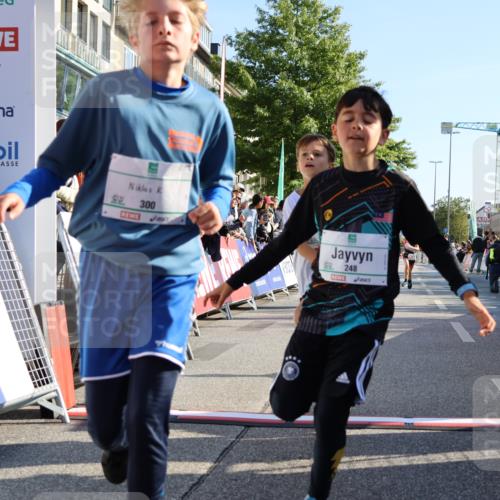 15.09.2024 - PSD Bank Halbmarathon Strokosch-Dieckow http://msf.ph/oto/7064356 15.09.2024 10:25:58 Ziel 36, 54, 221, 238, 248, 298, 300 meine-sportfotos.de