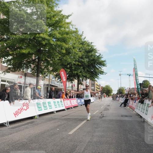 15.09.2024 - PSD Bank Halbmarathon Miley Keyser http://msf.ph/oto/7067272 15.09.2024 11:18:10 Ziel 418, 582, 583, 1006, 1073, 1077, 2614 meine-sportfotos.de