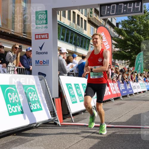 15.09.2024 - PSD Bank Halbmarathon Strokosch-Dieckow http://msf.ph/oto/7068005 15.09.2024 11:08:35 Ziel 474, 475, 491, 493, 562, 1076 meine-sportfotos.de