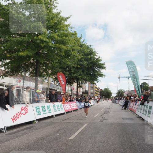 15.09.2024 - PSD Bank Halbmarathon Miley Keyser http://msf.ph/oto/7068448 15.09.2024 11:20:04 Ziel 611, 843, 1011, 2613 meine-sportfotos.de