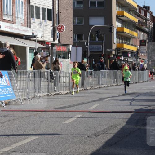15.09.2024 - PSD Bank Halbmarathon Michael Strokosch http://msf.ph/oto/7069525 15.09.2024 10:25:04 Ziel 61, 102, 119, 131, 165, 177, 211 meine-sportfotos.de