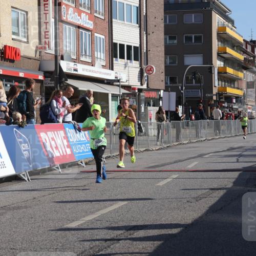 15.09.2024 - PSD Bank Halbmarathon Michael Strokosch http://msf.ph/oto/7069593 15.09.2024 10:25:09 Ziel 7, 102, 119, 165, 177 meine-sportfotos.de