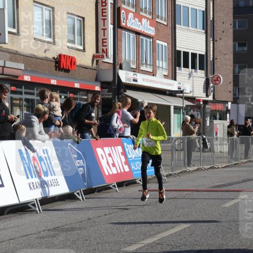 15.09.2024 - PSD Bank Halbmarathon Michael Strokosch http://msf.ph/oto/7069732 15.09.2024 10:25:22 Ziel 7, 19, 66, 102, 110, 177, 257 meine-sportfotos.de