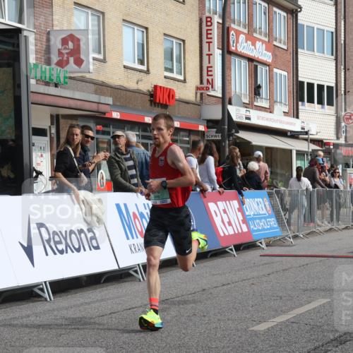 15.09.2024 - PSD Bank Halbmarathon Michael Strokosch http://msf.ph/oto/7075895 15.09.2024 11:07:29 Ziel 462, 464, 469, 476, 482 meine-sportfotos.de