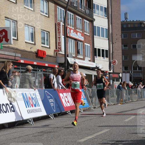 15.09.2024 - PSD Bank Halbmarathon Michael Strokosch http://msf.ph/oto/7076114 15.09.2024 11:08:15 Ziel 403, 474, 475, 479, 483, 491, 493 meine-sportfotos.de