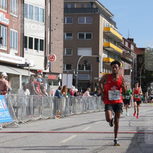 15.09.2024 - PSD Bank Halbmarathon Michael Strokosch http://msf.ph/oto/7076227 15.09.2024 11:08:28 Ziel 474, 475, 477, 487, 491, 493, 562, 1076 meine-sportfotos.de