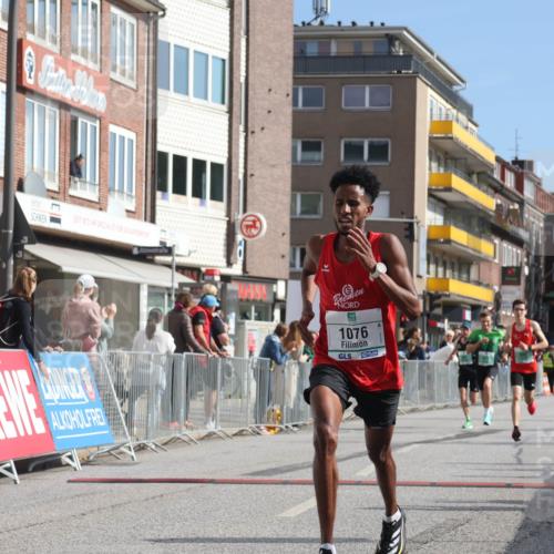 15.09.2024 - PSD Bank Halbmarathon Michael Strokosch http://msf.ph/oto/7076240 15.09.2024 11:08:29 Ziel 474, 475, 477, 487, 493, 562, 1076 meine-sportfotos.de