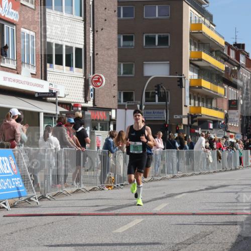 15.09.2024 - PSD Bank Halbmarathon Michael Strokosch http://msf.ph/oto/7076389 15.09.2024 11:08:49 Ziel 496, 525, 807 meine-sportfotos.de