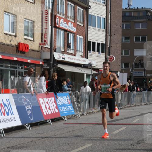 15.09.2024 - PSD Bank Halbmarathon Michael Strokosch http://msf.ph/oto/7077574 15.09.2024 11:11:11 Ziel 513, 518, 523, 524, 543 meine-sportfotos.de