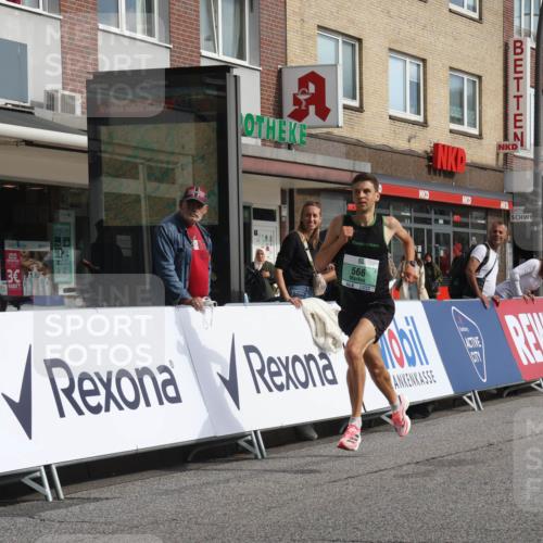 15.09.2024 - PSD Bank Halbmarathon Michael Strokosch http://msf.ph/oto/7078276 15.09.2024 11:12:39 Ziel 498, 509, 528, 534, 554, 566, 838, 841 meine-sportfotos.de