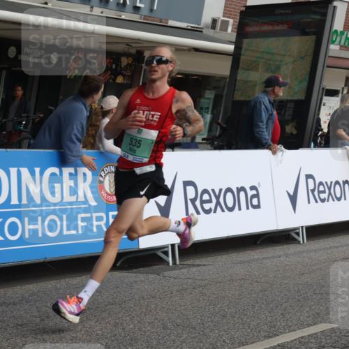 15.09.2024 - PSD Bank Halbmarathon Michael Strokosch http://msf.ph/oto/7080223 15.09.2024 11:15:51 Ziel 502, 532, 535, 1086 meine-sportfotos.de