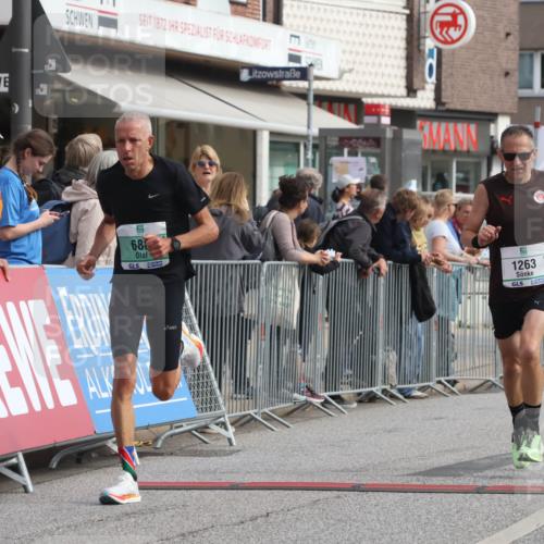 15.09.2024 - PSD Bank Halbmarathon Michael Strokosch http://msf.ph/oto/7086570 15.09.2024 11:26:35 Ziel 688, 1064, 1263 meine-sportfotos.de
