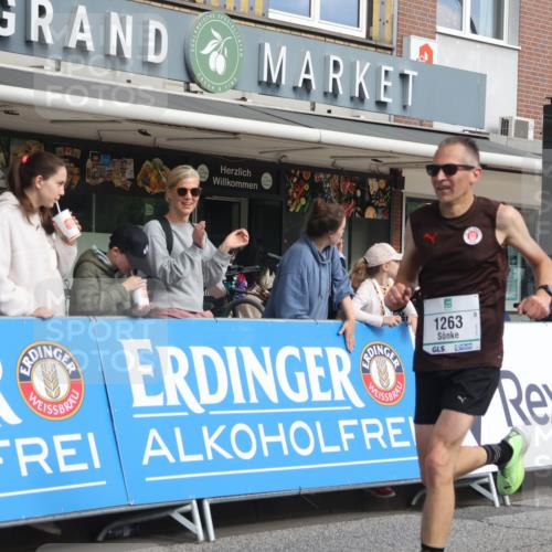15.09.2024 - PSD Bank Halbmarathon Michael Strokosch http://msf.ph/oto/7086640 15.09.2024 11:26:38 Ziel 688, 1064, 1087, 1263 meine-sportfotos.de