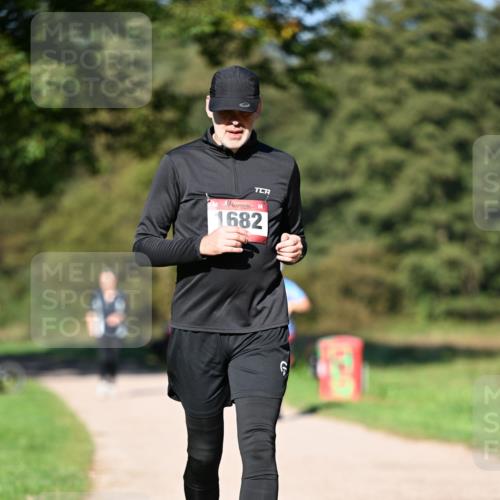 22.09.2024 - 32. Volkslauf durch das schöne Alstertal Dr. Thomas Lammeyer http://msf.ph/oto/7106138 22.09.2024 10:08:01 Laufen 1682 meine-sportfotos.de