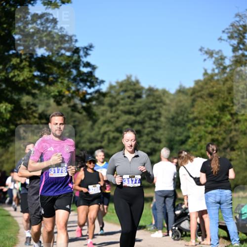 22.09.2024 - 32. Volkslauf durch das schöne Alstertal Dr. Thomas Lammeyer http://msf.ph/oto/7108248 22.09.2024 10:36:29 Laufen 3178, 3177 meine-sportfotos.de