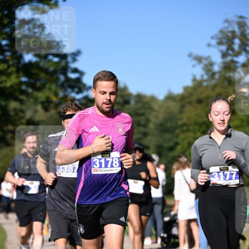 22.09.2024 - 32. Volkslauf durch das schöne Alstertal Dr. Thomas Lammeyer http://msf.ph/oto/7108259 22.09.2024 10:36:30 Laufen 3387, 3178, 3177 meine-sportfotos.de