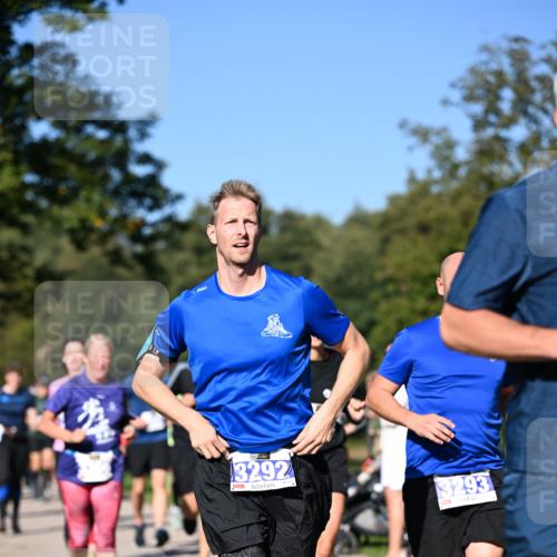22.09.2024 - 32. Volkslauf durch das schöne Alstertal Dr. Thomas Lammeyer http://msf.ph/oto/7108403 22.09.2024 10:36:58 Laufen 3292, 3293 meine-sportfotos.de