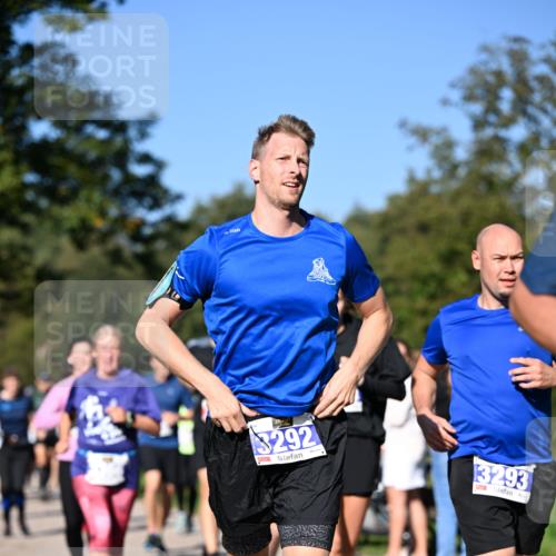 22.09.2024 - 32. Volkslauf durch das schöne Alstertal Dr. Thomas Lammeyer http://msf.ph/oto/7108405 22.09.2024 10:36:59 Laufen 3292, 3293 meine-sportfotos.de