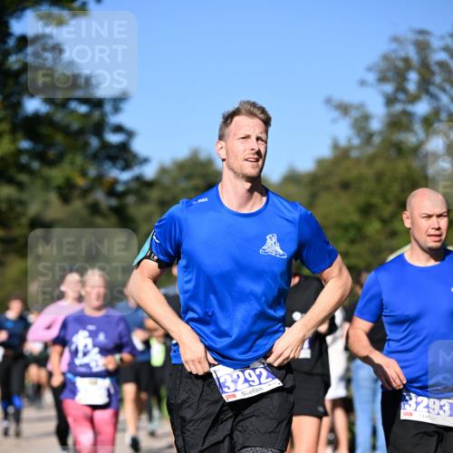 22.09.2024 - 32. Volkslauf durch das schöne Alstertal Dr. Thomas Lammeyer http://msf.ph/oto/7108406 22.09.2024 10:36:59 Laufen 3292, 3293 meine-sportfotos.de