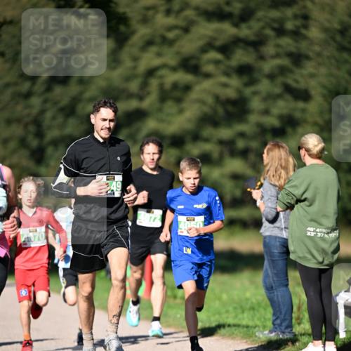 22.09.2024 - 32. Volkslauf durch das schöne Alstertal Dr. Thomas Lammeyer http://msf.ph/oto/7108944 22.09.2024 10:39:20 Laufen 070, 49, 4050, 48, 4150, 33, 37, 1175 meine-sportfotos.de