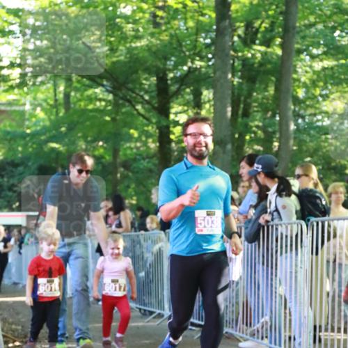 22.09.2024 - 32. Volkslauf durch das schöne Alstertal H.Heesch http://msf.ph/oto/7110234 22.09.2024 10:45:00 Ziel 5034, 5037, 5038 meine-sportfotos.de