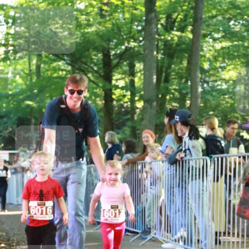 22.09.2024 - 32. Volkslauf durch das schöne Alstertal H.Heesch http://msf.ph/oto/7110247 22.09.2024 10:45:01 Ziel 5034, 5038 meine-sportfotos.de